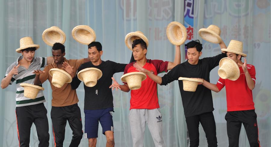 Comment une école d&apos;acrobatie du Hebei construit des échanges culturels avec le monde