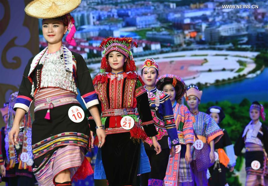 Concours final du Festival des costumes ethniques dans le Yunnan