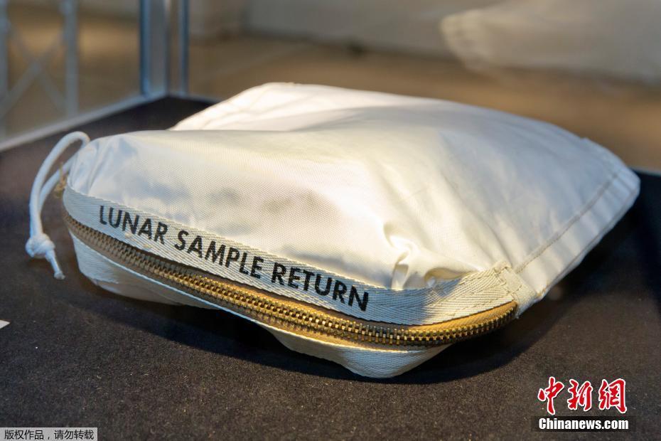 Le sac utilisé par Neil Armstrong sur la Lune vendu pour 1,8 million de dollars