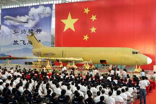 1 China,ARJ,Flugzeug,ARJ-21 ,Nebenlinien,Jumbos,Regionaljet,Hubschrauber,Luftfahrt,Produktionskosten ,Lebensdauer,Jungfernflug,Kompetenz,Konkurrent