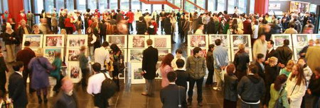 2 Berlin,Xinjiang,Kultur,Kulturwoche,Autonome,Uiguren,Deutschland,Ulrich Freise ,Er?ffnungsfeier,Jahrestag,China,Photos,Kalligraphien,Gem?lde,Trachten,Kunsthandwerk,Musikinstrumente,Film,Frankfurt