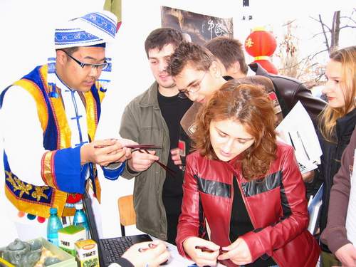 16 Ess-St?bchen ,China,Essen,T?pfen,Hitze,Esser,Mund,Heizmaterial ,Messer,St?bchen,Konfuzius,Tisch,kuai-zi ,Freunde,Vietnam,Korea ,Japan