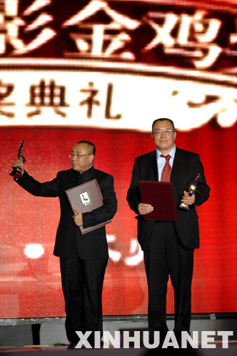 Der Regisseur des Films 'The Knot' Yin Li (l.) und der Regisseur des Films 'Der Waldhüter' gewinnen beste Regie.