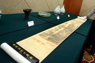 3 Rekordpreis,Gem?lde,Auktion,Beijing,Provision,Hammerschlag,China Guardian Art Auction GmbH ,Qiu Ying ,Rote Klippe,Künstler,Rekord,Shanghai,Kaiser Puyi ,Flucht ,Fluss Jangtse,Kunstwerke