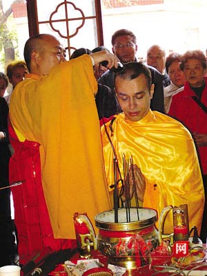 Italiener,Buddhismus,Buddhist,M?nch,China,Lucas,Spanisch, Englisch und Chinesisch,Franz?sisch, Japanisch und Burmesisch,Vegetarier,chinesische Kultur 