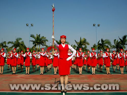 Eine aus 48 Stewardessen der Shenzhen Airlines bestehende Kapelle wurde am Mittwoch gegründet. Dies ist die erste Stewardesskapelle überhaupt in China.