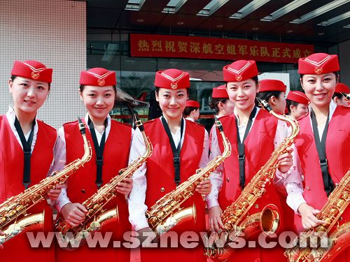 Eine aus 48 Stewardessen der Shenzhen Airlines bestehende Kapelle wurde am Mittwoch gegründet. Dies ist die erste Stewardesskapelle überhaupt in China.