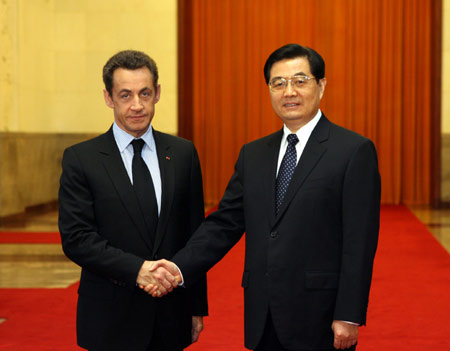 Chinas Staatspr?sident Hu Jintao hat Frankreich eine engere Kooperation in den Bereichen Nuklearenergie, Luft- und Raumfahrt als Teil eines vier Punkte Plans zur Entwicklung der franz?sisch-chinesischen Beziehungen angeboten.