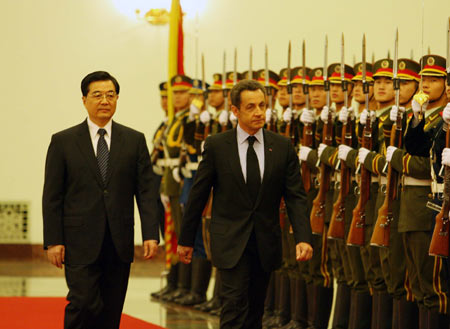 Chinas Staatspr?sident Hu Jintao hat Frankreich eine engere Kooperation in den Bereichen Nuklearenergie, Luft- und Raumfahrt als Teil eines vier Punkte Plans zur Entwicklung der franz?sisch-chinesischen Beziehungen angeboten.