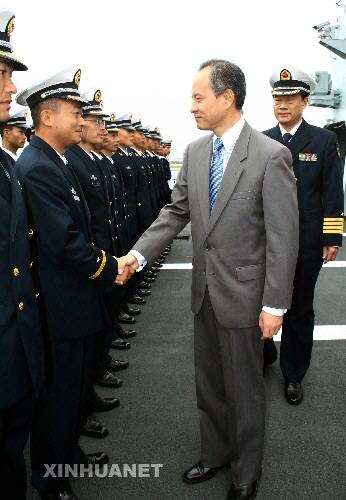 Chinas Raketenzerst?rer 'Shenzhen' ist am Mittwoch im japanischen Hafen von Tokio angekommen und stattet Japan einen viert?gigen Besuch ab. Die im Rahmen des Besuches organisierten Gespr?che und Veranstaltungen für Offiziere und Marinesoldaten beider L?nder sollen das gegenseitige Verst?ndnis und Vertrauen vertiefen