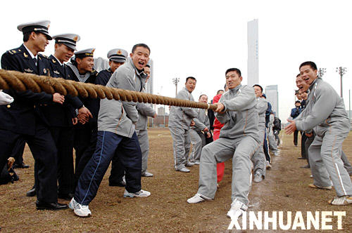 Chinas Raketenzerst?rer 'Shenzhen' ist am Mittwoch im japanischen Hafen von Tokio angekommen und stattet Japan einen viert?gigen Besuch ab. Die im Rahmen des Besuches organisierten Gespr?che und Veranstaltungen für Offiziere und Marinesoldaten beider L?nder sollen das gegenseitige Verst?ndnis und Vertrauen vertiefen