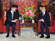 Der chinesische Ministerpr?sident Wen Jiabao hat am Sonntag in Beijing den japanischen Au?enminister Masahiko Komura und seine Delegation empfangen.
