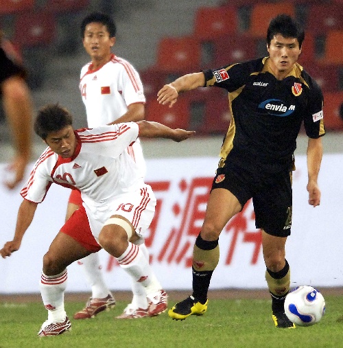 Die chinesische Olympia-Fu?ballmannschaft (U-23 Nationalmannschaft) konnte das letzte Spiel des Jahres 2007 nicht mit einem Sieg abschlie?en. In einem Freundschaftsspiel gegen Bundesligiert Energie Cottbus am Dienstagabend in Fuoshan, Guangdong trennten sich die beiden Mannschaften mit einem Remis (1:1).