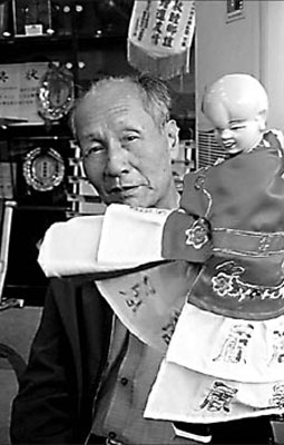 6 Finger, Handfl?chen ,Leben, Puppe ,Mann ,traditionelle chinesische Handpuppenspiel ,Techniken wie Schnitzerei, Malerei und Stickerei ,Volksmusik,Kultur, Geschichte und Stickkunst,Lebensunterhalt,Taiwan,Langen Marsch,Soldat