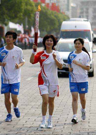 KMT,Erdbebens von Wenchuan,,Schweigeminute, Fackeltr?gerin ,Museum, Pudong,Fackellauf,Fackellauf 5 