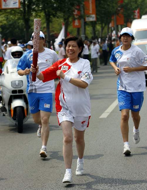 KMT,Erdbebens von Wenchuan,,Schweigeminute, Fackeltr?gerin ,Museum, Pudong,Fackellauf,Fackellauf 6