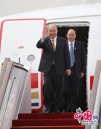 Die Kuomintang-Delegation unter der Leitung des Parteivorsitzenden Wu Po-hsiung, traf am Dienstagnachmittag mit einer Maschine in Beijing ein.