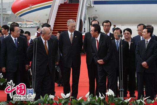 Die Kuomintang-Delegation unter der Leitung des Parteivorsitzenden Wu Po-hsiung, traf am Dienstagnachmittag mit einer Maschine in Beijing ein.