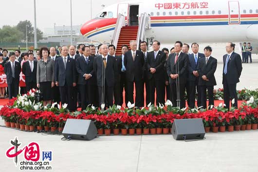 Die Kuomintang-Delegation unter der Leitung des Parteivorsitzenden Wu Po-hsiung, traf am Dienstagnachmittag mit einer Maschine in Beijing ein.