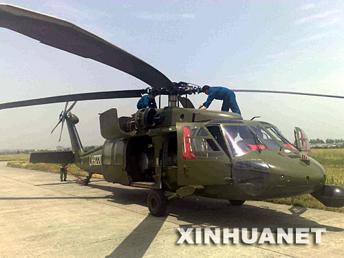 Ein Hubschrauber vom Typ Mig-171 der chinesischen Armee wurde am Samstagnachmittag bei einem Hilfeeinsatz von einem starken Luftstrom erfasst und ist um 14.58 Uhr in der N?he der Gemeinde Yingxiu in der Provinz Sichuan abgestürzt.