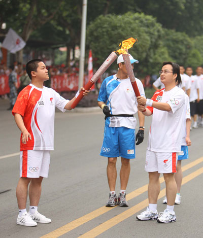  Fackellauf ,Olympischen Spiele ,Yichang,Schweigeminute ,Katastrophengebieten 8