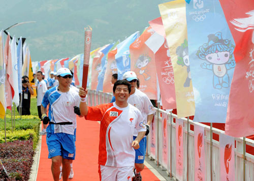 Fackellauf ,Olympischen Spiele ,Yichang,Schweigeminute ,Katastrophengebieten 9