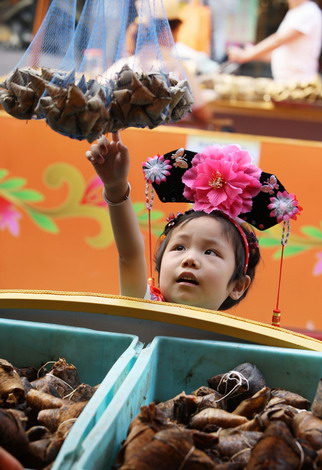 5 Drachenboot,Drachenboot-Fest ,Kinder,West Lake, Soldat ,Brauch,Reiskl??e,Fleisch, Erdnüssen, Eigelb ,Erdbebenopfer,M?dchen,Chinesen,Shanghai