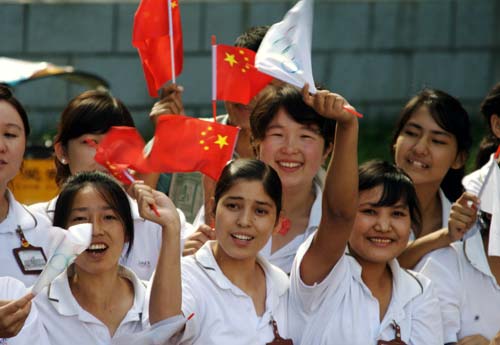 Das Olympische Feuer wurde am Donnerstag durch die Stadt Shihezi in dem Uigurischen Autonomen Gebiet Xinjiang getragen. 