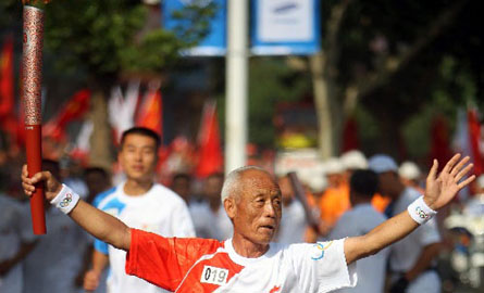 Das olympische Feuer wurde am Mittwoch erfolgreich durch die Stadt Yuncheng in der Provinz Shanxi getragen.