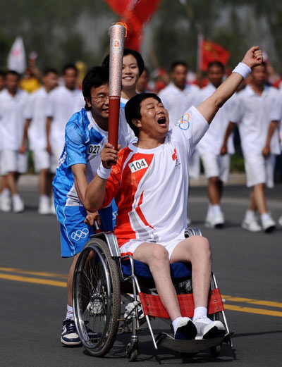 Das olympische Feuer wurde am Mittwoch erfolgreich durch die Stadt Yuncheng in der Provinz Shanxi getragen.