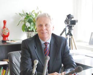 Der deutsche Botschafter in China, Dr. Michael Schaefer, hat am Donnerstag gesagt, dass er fr?hliche, offene und auch spannende Wettk?mpfe erwarte.