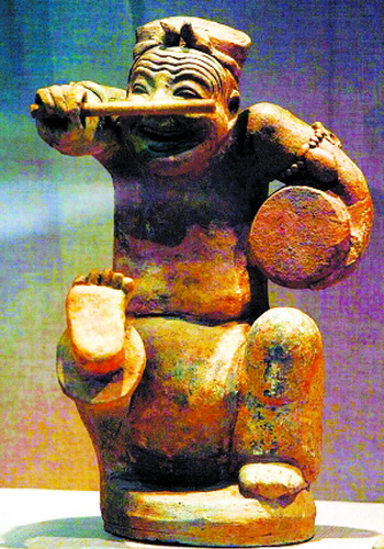 169 Sch?tze, die seit Montag in der Vorausstellung “Chinas Ged?chtnis — Kostbarkeiten der 5000-j?hrigen Kultur“, werden im Hauptstadtmuseum gezeigt. Alle Exponate geh?ren zu den nationalen Kunstsch?tzen und seien aus 55 Museen von 26 Provinzen ausgew?hlt worden. Verbunden mit der Kultursch?tzeschau gebe es auch eine Reihe von Ausstellungen im Hauptstadtmuseum umsonst zu sehen.(6)