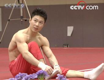 2 Mit nur 14 verbleibenden Tagen bis zum Start der Beijinger Olympischen Spiele hat das chinesische Turnerteam seine letzte Vorbereitungsstufe begonnen. Die chinesischen Turner haben 13 Goldmedaillen gewonnen, seit China begonnen hat, an den Olympischen Spielen teilzunehmen. 2 Mit nur 14 verbleibenden Tagen bis zum Start der Beijinger Olympischen Spiele hat das chinesische Turnerteam seine letzte Vorbereitungsstufe begonnen. Die chinesischen Turner haben 13 Goldmedaillen gewonnen, seit China begonnen hat, an den Olympischen Spielen teilzunehmen.