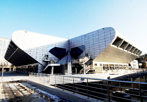 Bei den Bauprojekten der Beijinger Olympischen Spiele 2008 handelt es sich um über 200 selbst?ndige Innovationstechniken Chinas.(3)