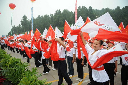 Der Olympische Fackellauf ist am Dienstag in der Stadt Shijiazhuang der Provinz Hebei erfolgreich beendet worden. 