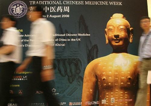 1 Die erste 'Woche der Traditionellen Chinesischen Medizin (TCM) in Gro?britannien' ist am Sonntag in London er?ffnet worden. Dabei beraten Medizinexperten aus China und Gro?britannien über die Perspektive der TCM in Gro?britannien.