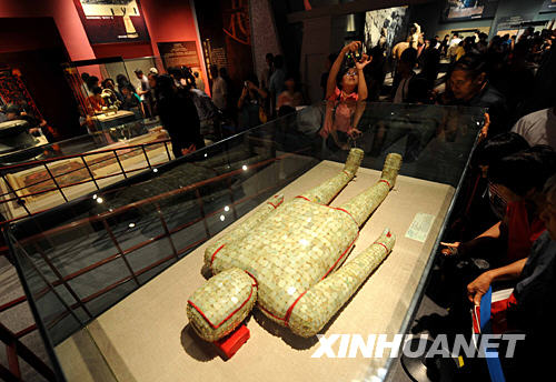 2 Das Beijinger Hauptstadtmuseum zeigt zur Feier der Beijinger Olympischen Spiele mit der bislang umfassendsten Ausstellung zur alten chinesischen Kultur in Beijing wertvollste Relikte aus ganz China, die 5.000 Jahre chinesische Geschichte repr?sentieren.