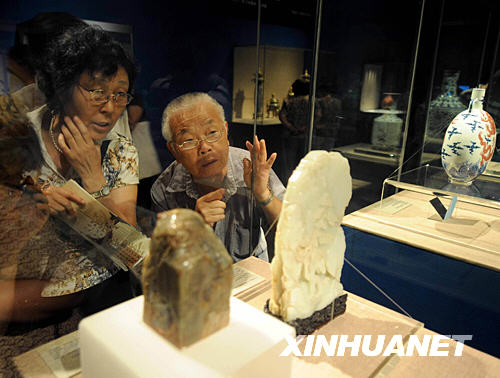 6 Das Beijinger Hauptstadtmuseum zeigt zur Feier der Beijinger Olympischen Spiele mit der bislang umfassendsten Ausstellung zur alten chinesischen Kultur in Beijing wertvollste Relikte aus ganz China, die 5.000 Jahre chinesische Geschichte repr?sentieren.