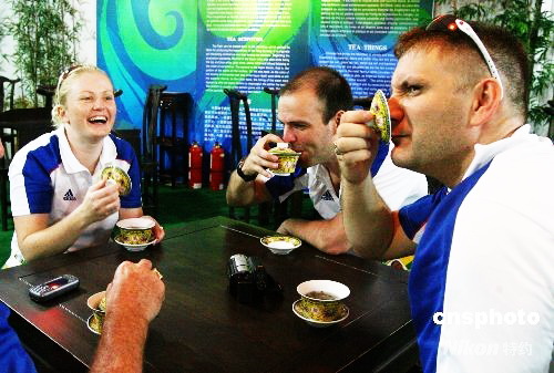 Das olympische Dorf beherbergt w?hrend den Olympischen Spielen in Beijing die Athleten und Sportfunktion?re. Es handelt sich um eine der wichtigsten olympischen St?tten. W?hrend der Olympiade werden 16.000 Personen im Dorf untergebracht sein.(2)