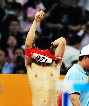 Am Montag wurde die Olympia-Sportkleidung der chinesischen Delegation vorgestellt. Das einzigartige Design verwunderte viele. Kein Wunder: Der Entwurf der Sportbekleidung wurde von den Terrakottenfiguren inspiriert, wie der Designer sagt.(4)
