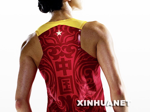 Am Montag wurde die Olympia-Sportkleidung der chinesischen Delegation vorgestellt. Das einzigartige Design verwunderte viele. Kein Wunder: Der Entwurf der Sportbekleidung wurde von den Terrakottenfiguren inspiriert, wie der Designer sagt.(9)