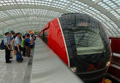 3 Touristenandrang,Olympischen Spiele , U-Bahnnetz , U-Bahnlinien,Olympiagel?nde,Beijinger U-Bahn,Passagiere ,Sicherheit,Sicherheitskontrolle