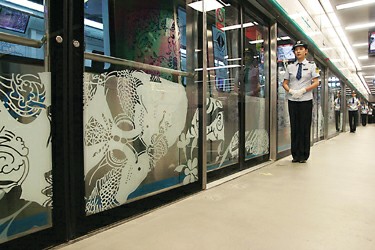 15 Touristenandrang,Olympischen Spiele , U-Bahnnetz , U-Bahnlinien,Olympiagel?nde,Beijinger U-Bahn,Passagiere ,Sicherheit,Sicherheitskontrolle