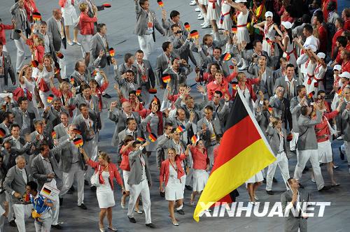 Die deutsche olympische Delegation kommt ins Vogelnest