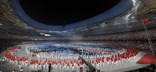 Die 29. Olympischen Sommerspiele sind am Freitag um 20 Uhr in der chinesischen Hauptstadt Beijing er?ffnet worden. IOC-Pr?sident Jacques Rogge hat bei der Er?ffnungszeremonie eine Rede gehalten und der chinesische Staatspr?sident Hu Jintao hat die Beijinger Spiele für er?ffnet erkl?rt. Die 29. Olympischen Sommerspiele sind am Freitag um 20 Uhr in der chinesischen Hauptstadt Beijing er?ffnet worden. IOC-Pr?sident Jacques Rogge hat bei der Er?ffnungszeremonie eine Rede gehalten und der chinesische Staatspr?sident Hu Jintao hat die Beijinger Spiele für er?ffnet erkl?rt.