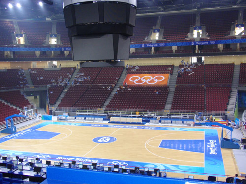 Die Basketballhalle vor einem Spiel