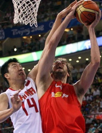 Nach der Niederlage beim Kampf gegen das US-Dreamteam ist die chinesische Basketballmannschaft bedauerlicherweise noch einmal gescheitet. Beim heute Abend veranstalteten Gruppenspiel hat Spanien China besiegt.