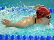 Chinesische Schwimmerin Liu Zige hat am Donnerstagvormittag im 200 m-Schmetterlingsschwimmen der Damen eine Goldmedaille gewonnen und stellte mit 2’04’18’ einen neuen Weltrekord auf. Ihre Teamkollegin Jiao Liuyang holte sich mit 2’04’72’ Silber. Die Bronzemedaille ging an die australische Schwimmerin Jessicah Schipper