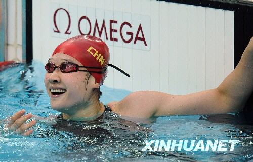 2 Chinesische Schwimmerin Liu Zige hat am Donnerstagvormittag im 200 m-Schmetterlingsschwimmen der Damen eine Goldmedaille gewonnen und stellte mit 2’04’18’ einen neuen Weltrekord auf. Ihre Teamkollegin Jiao Liuyang holte sich mit 2’04’72’ Silber. Die Bronzemedaille ging an die australische Schwimmerin Jessicah Schipper (2’06’26’).