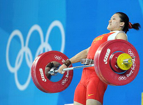 Beim Gewichtheben der Damen bis 75 Kilogramm hat Cao Lei die 23. Goldmedaille für China gewonnen. Mit ihrer Leistung von 282 Kilogramm hat sie einen neuen Olympia-Rekord aufgestellt. Das Silber ging an Alla Vazhenina aus Kasachstan. Den dritten Platz belegte die russische Gewichtheberin Nadezda Evstyukhina.